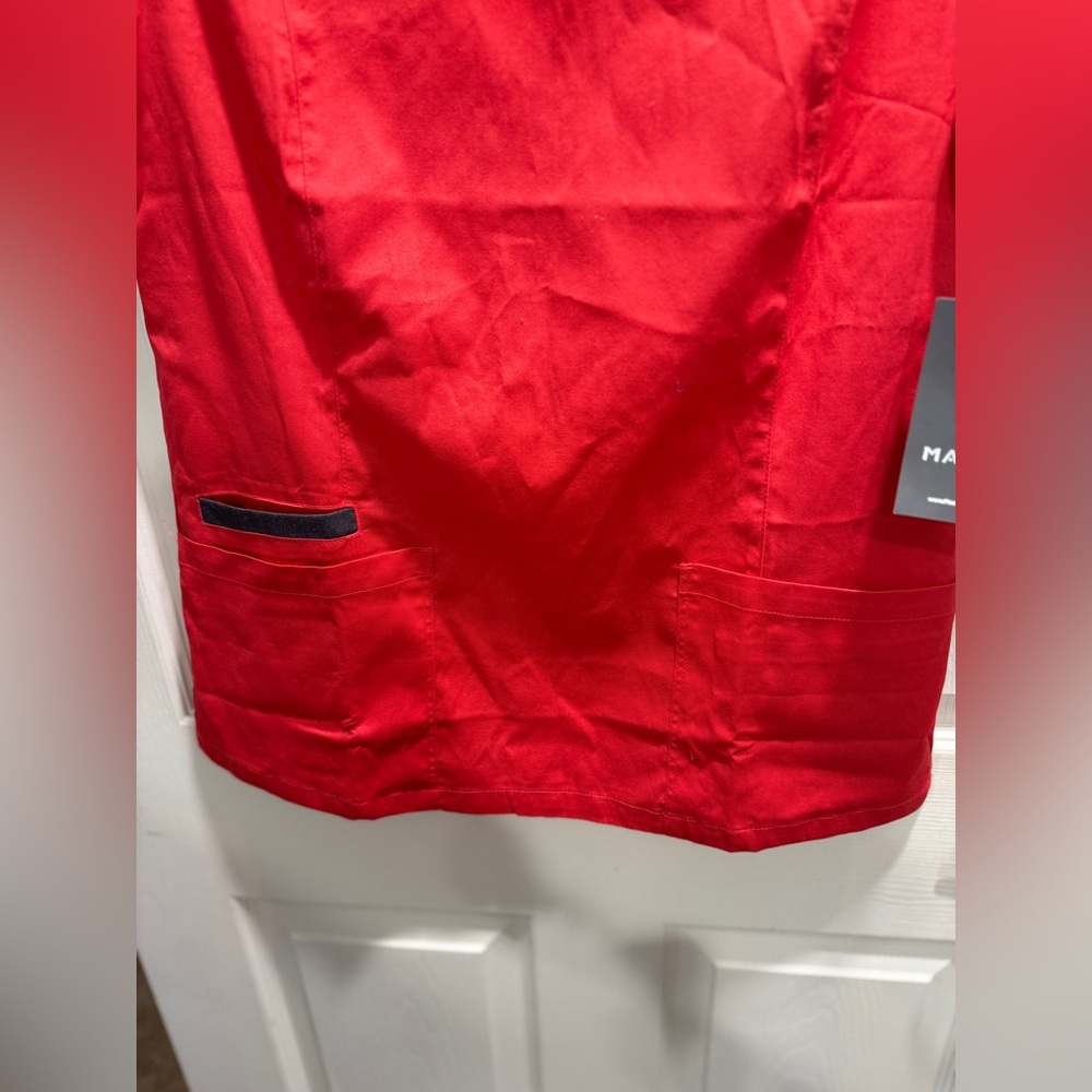 Matrix by Maevn Women’s Scrub Top Red Black V-Neck Size Small NWT - Picture 7 of 10